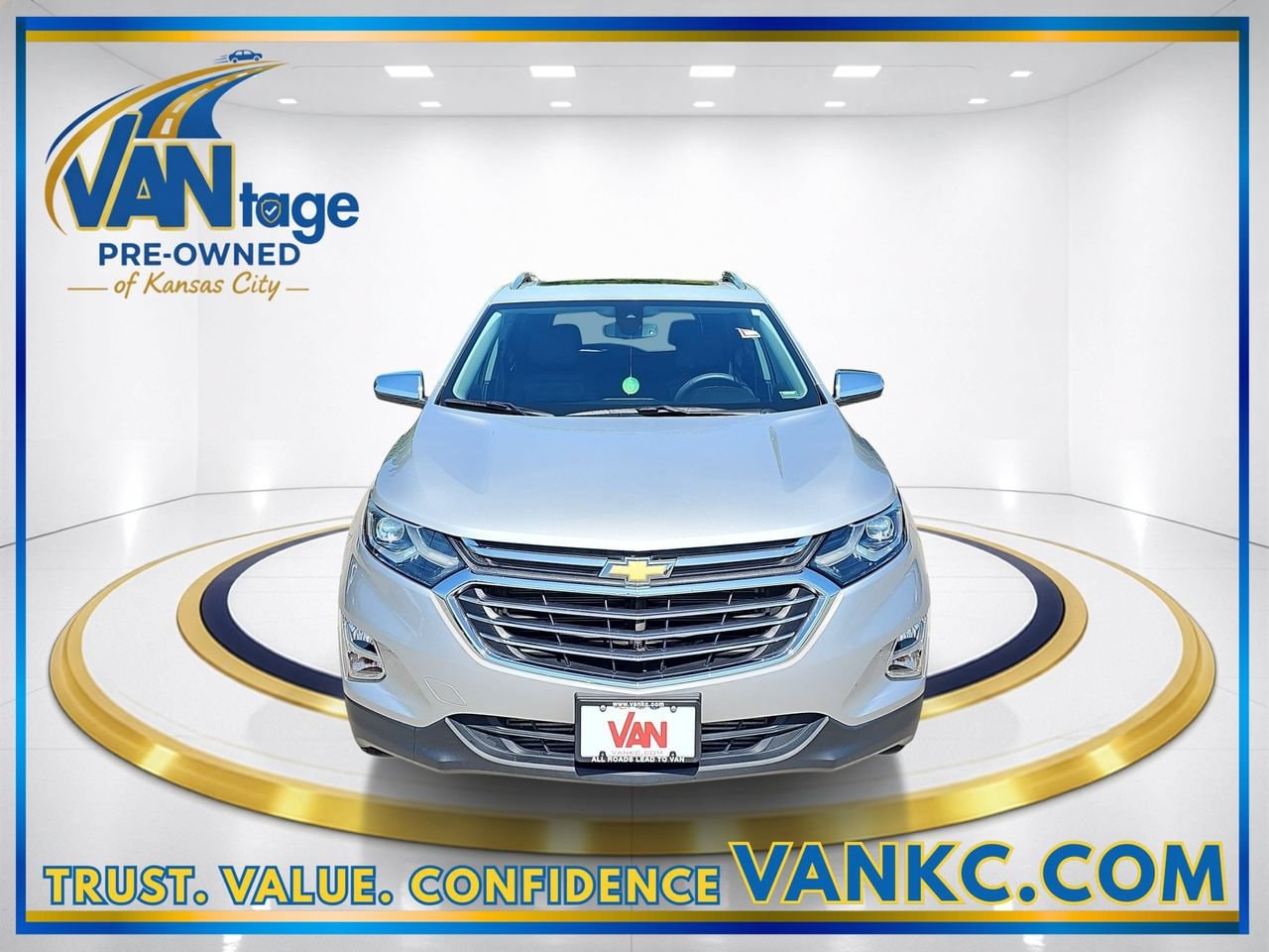 Used 2018 Chevrolet Equinox Premier with VIN 2GNAXVEV5J6135363 for sale in Kansas City