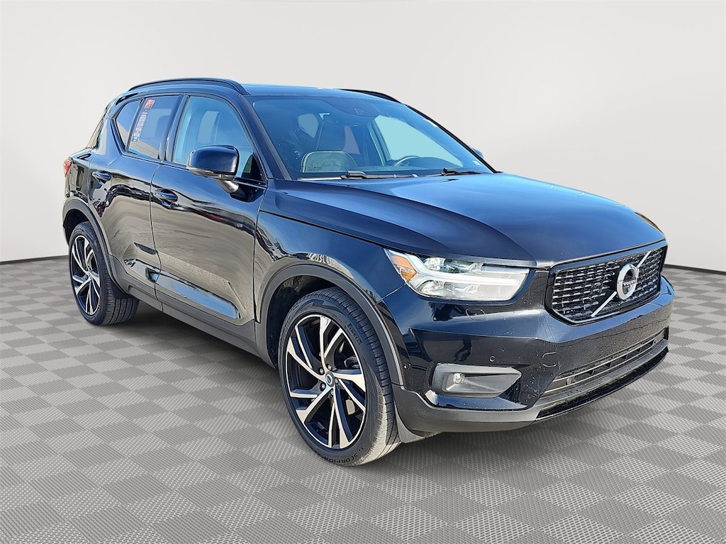 Used 2022 Volvo XC40 R-Design