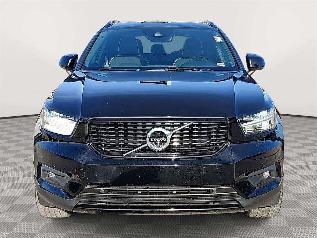 Used 2022 Volvo XC40 R-Design