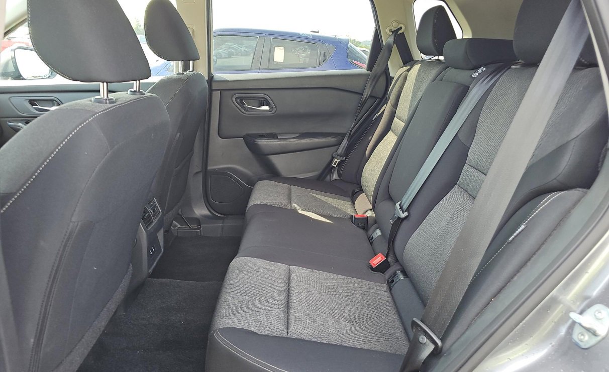 2024 Nissan Rogue SV photo 3
