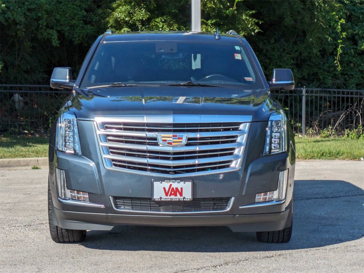 Used 2020 Cadillac Escalade Platinum with VIN 1GYS4DKJ8LR155948 for sale in Kansas City, MO