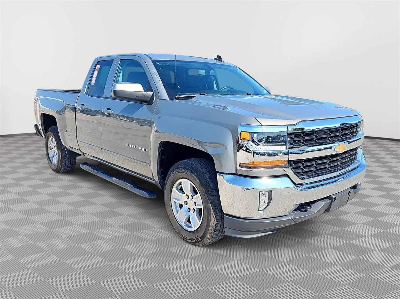 2017 Chevrolet Silverado 1500 LT photo 3