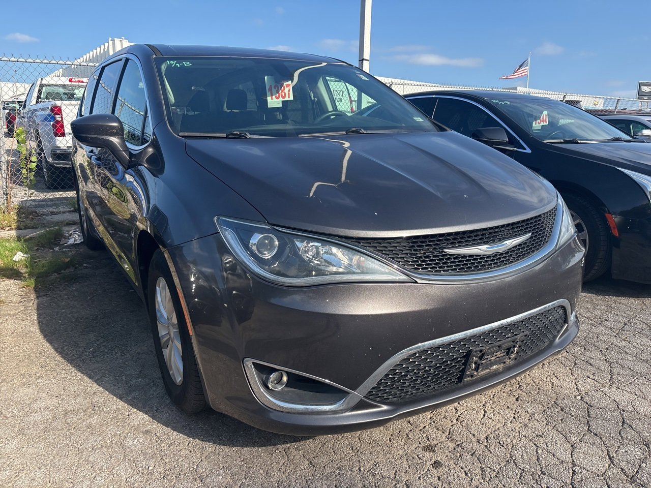 2018 Chrysler Pacifica Touring Plus photo 3