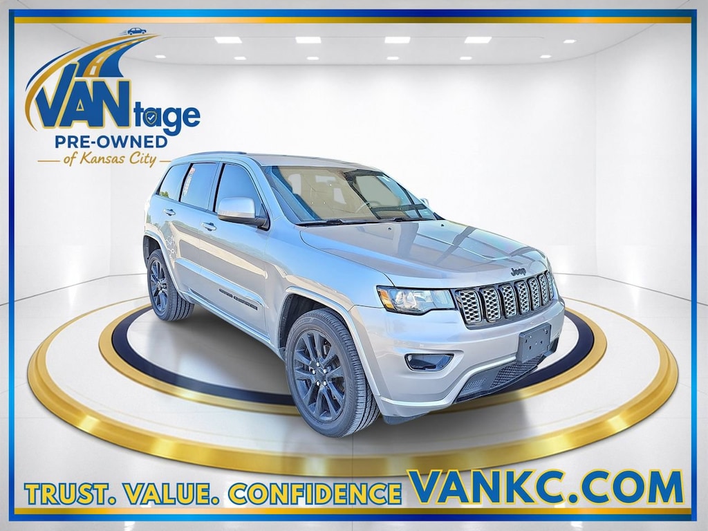 Used 2017 Jeep Grand Cherokee Altitude 4x4 SUV