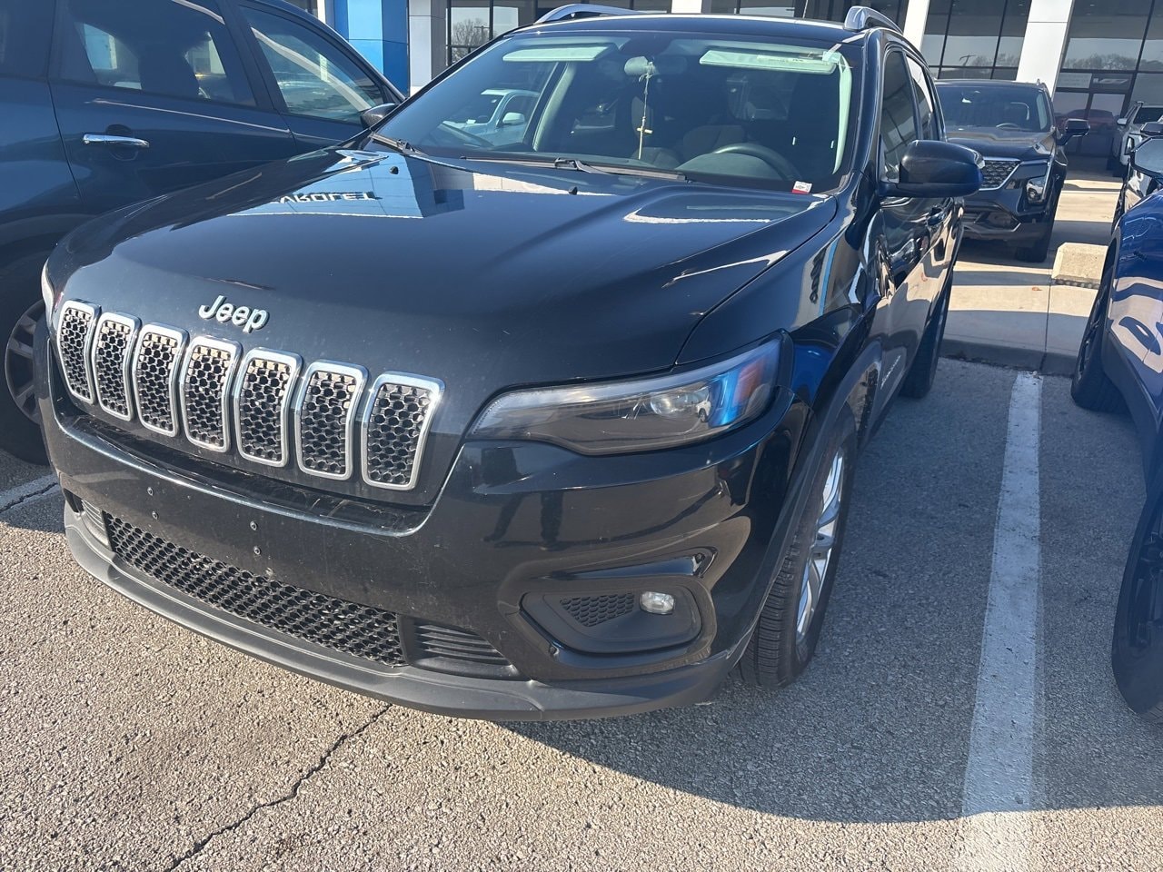 Used 2019 Jeep Cherokee Latitude with VIN 1C4PJLCXXKD123158 for sale in Kansas City