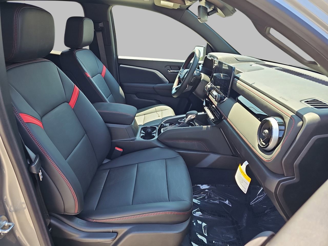 2025 Chevrolet Colorado Z71 - Photo 10
