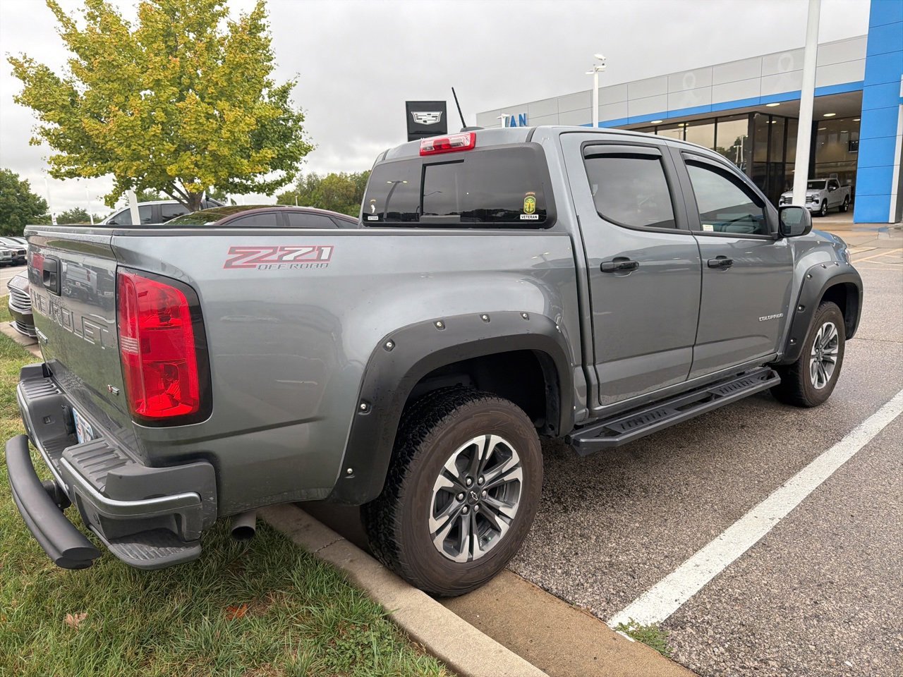 2022 Chevrolet Colorado Z71 photo 2