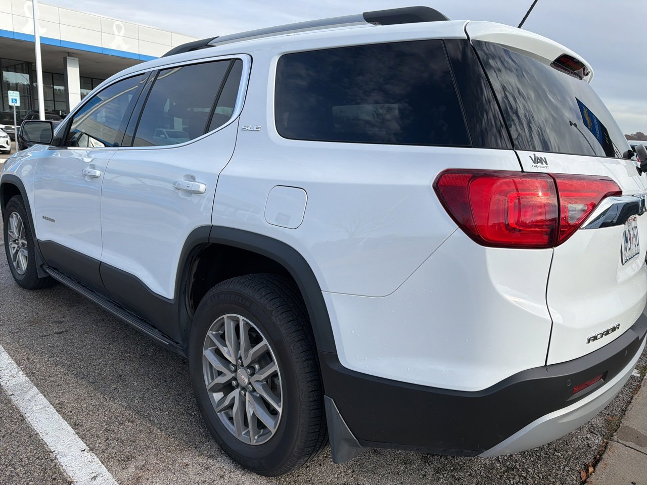 2017 Gmc Acadia SLE photo 4