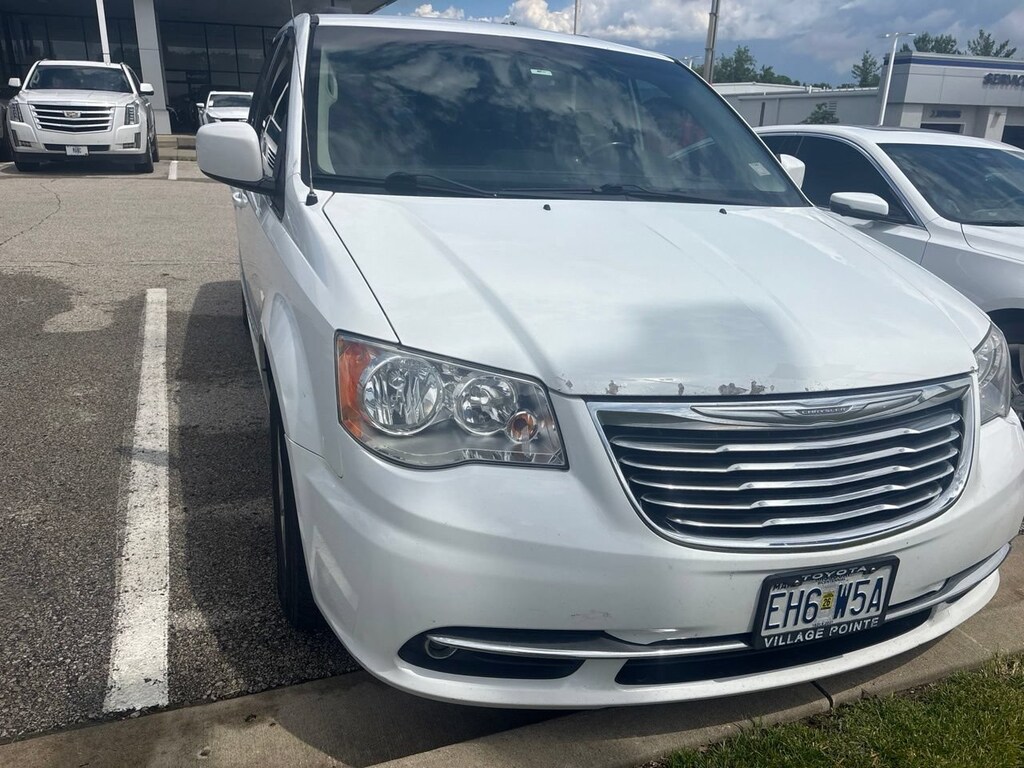 Used 2016 Chrysler Town & Country Touring Minivan