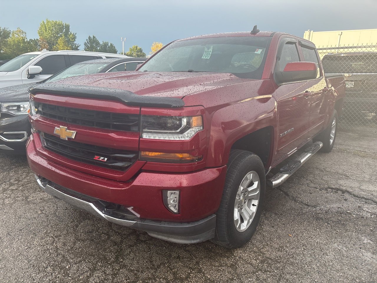 2018 Chevrolet Silverado 1500 LT photo 2