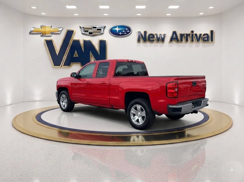 Used 2018 Chevrolet Silverado 1500 LT with VIN 1GCVKREC5JZ132157 for sale in Kansas City