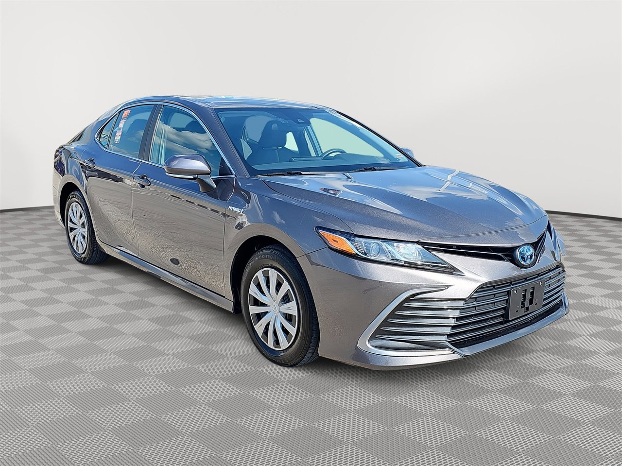 2021 Toyota Camry Hybrid LE photo 3