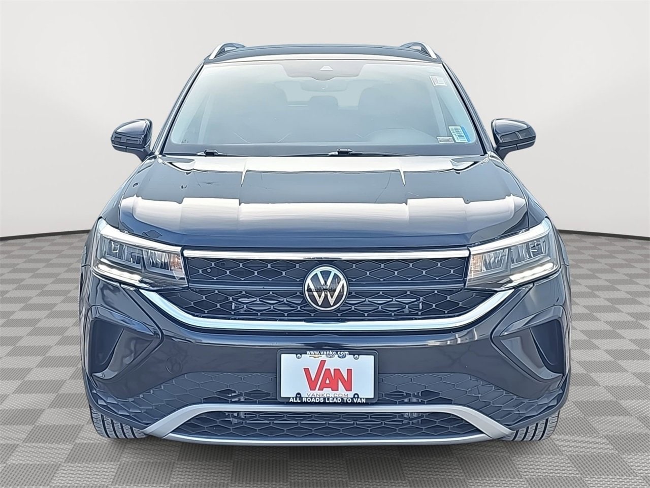 Used 2024 Volkswagen Taos SE with VIN 3VVUX7B22RM018080 for sale in Kansas City