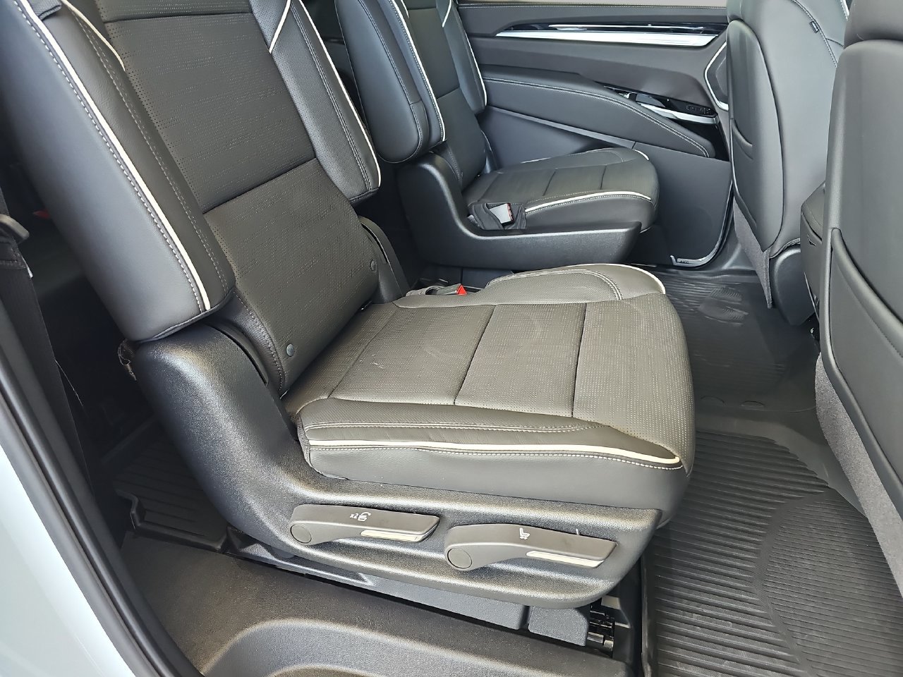 2026 Cadillac Escalade Sport - Photo 14