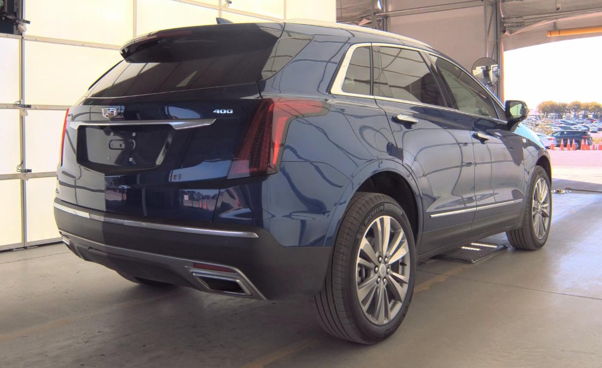 2025 Cadillac XT5 Premium Luxury photo 3