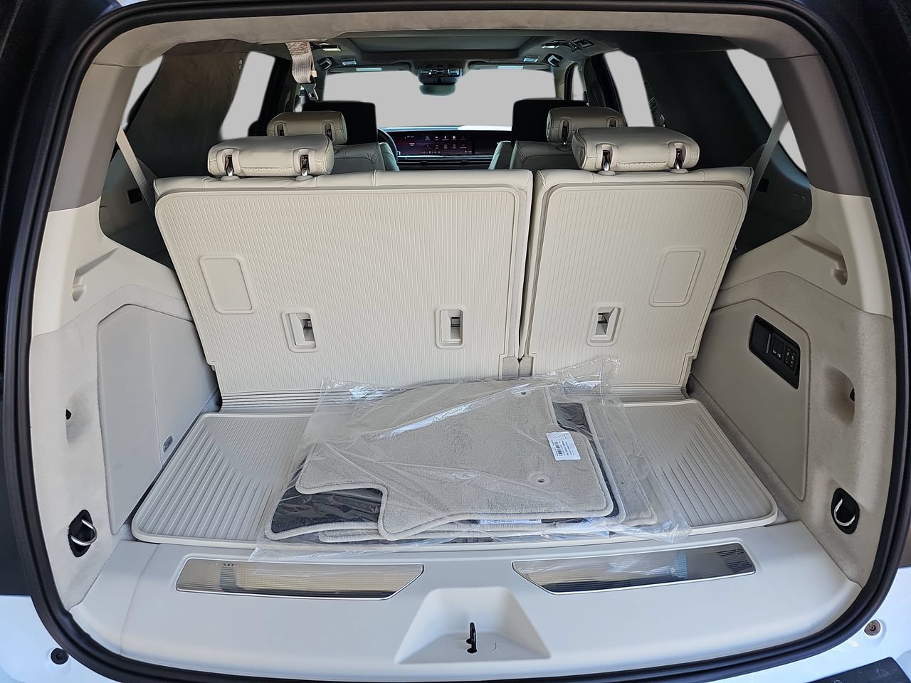 2026 Cadillac Escalade Platinum Sport - Photo 13