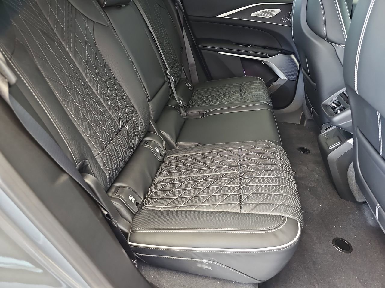 2026 Cadillac LYRIQ V Premium - Photo 14