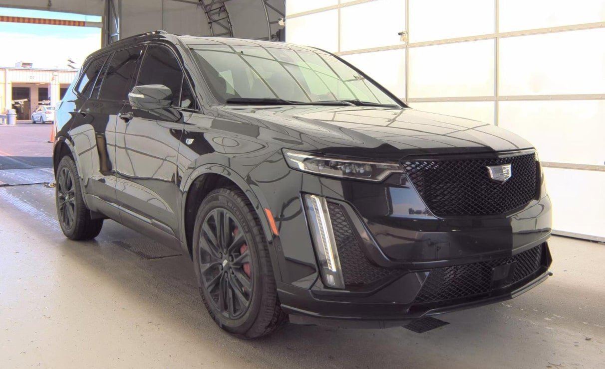 2023 Cadillac XT6 Sport photo 4