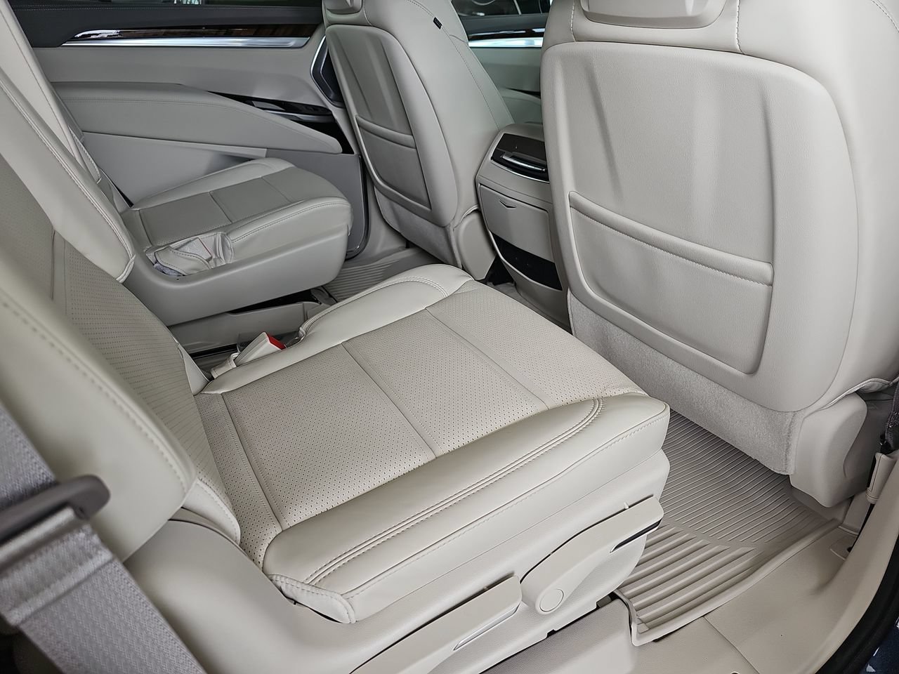 2026 Cadillac Escalade Platinum Sport - Photo 11