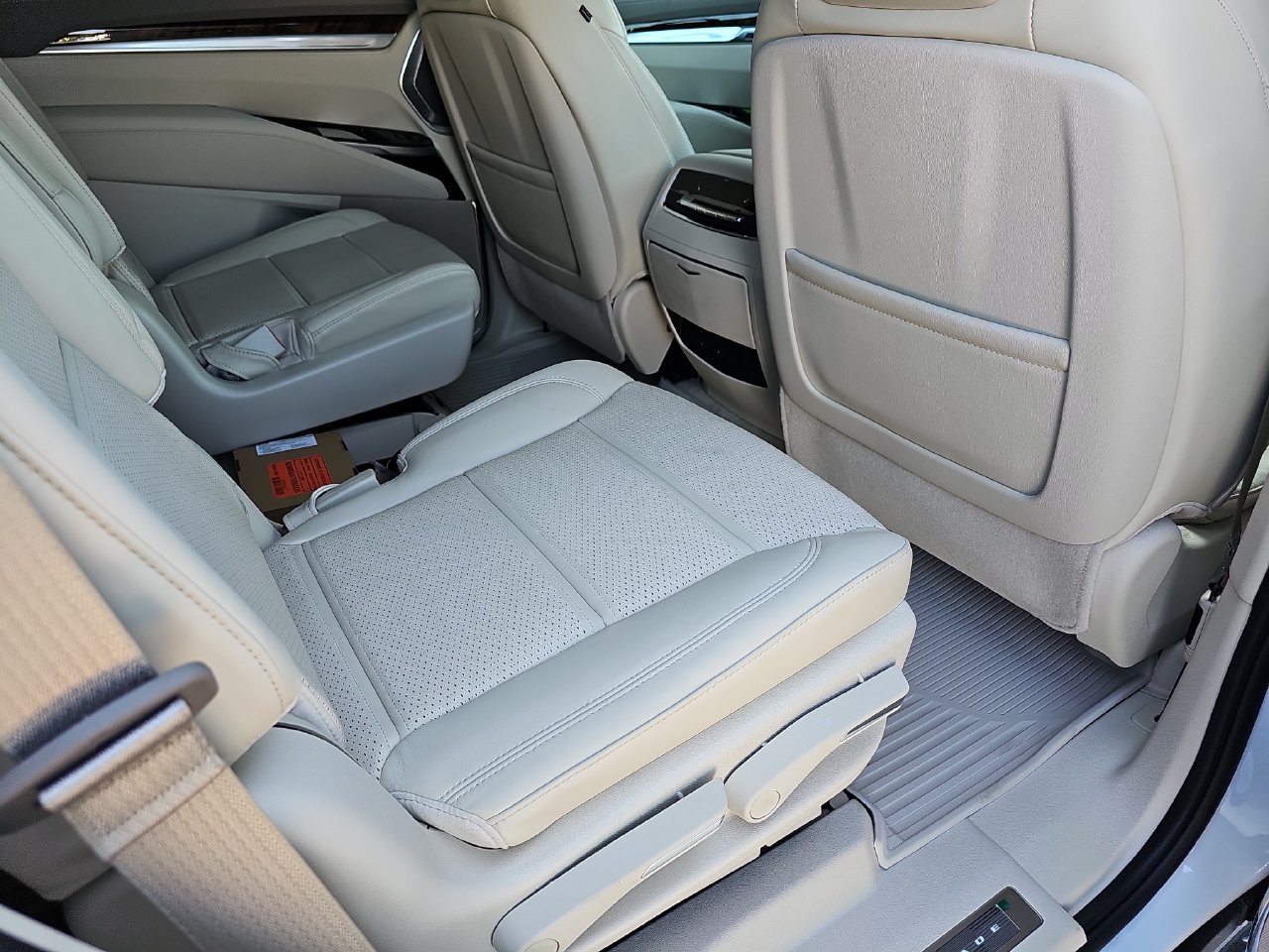 2026 Cadillac Escalade Platinum Sport - Photo 10