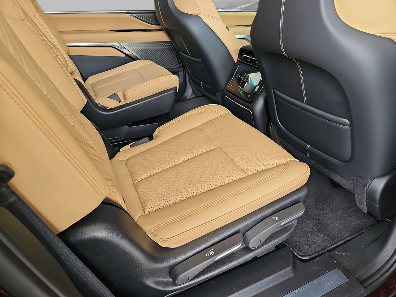 2025 Cadillac Escalade IQ Sport 2 - Photo 11