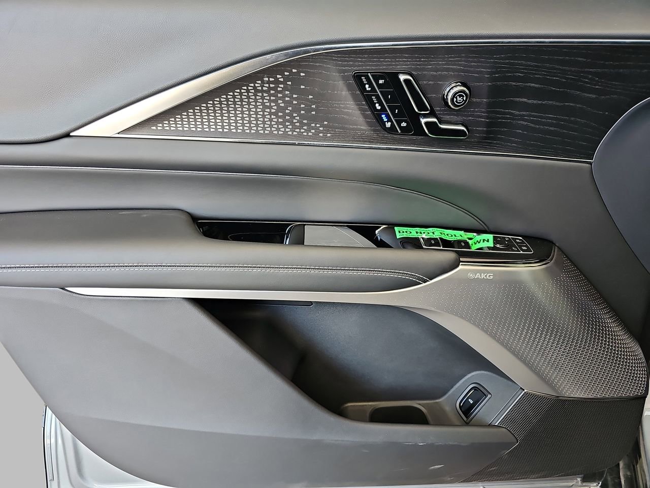2026 Cadillac LYRIQ V Premium - Photo 27