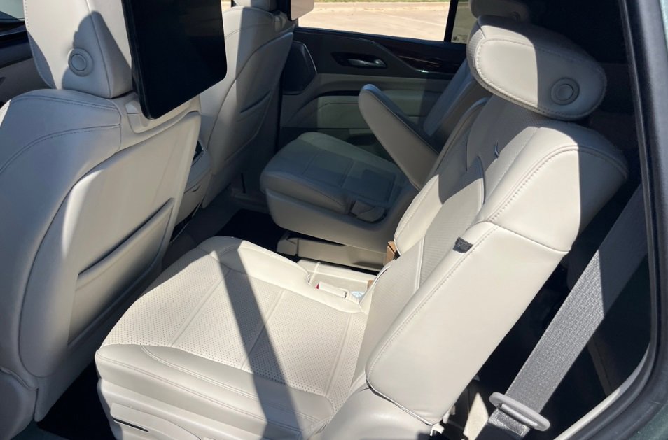 2023 Cadillac Escalade Premium Luxury Platinum photo 3