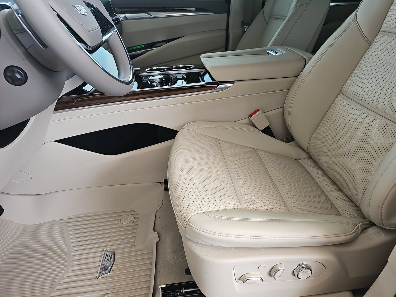 2026 Cadillac Escalade Platinum Sport - Photo 16