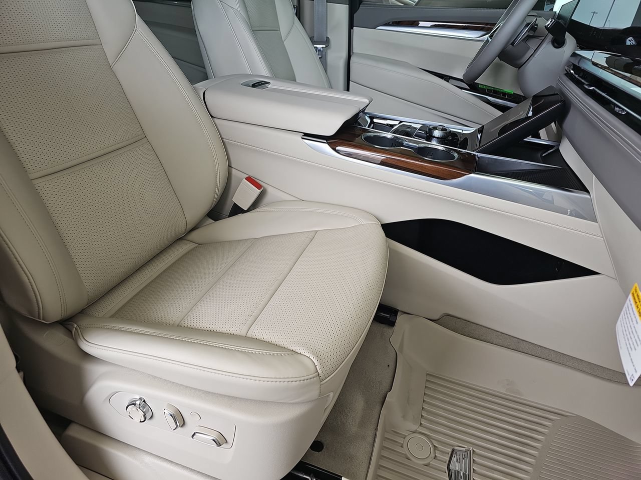2026 Cadillac Escalade Platinum Sport - Photo 10