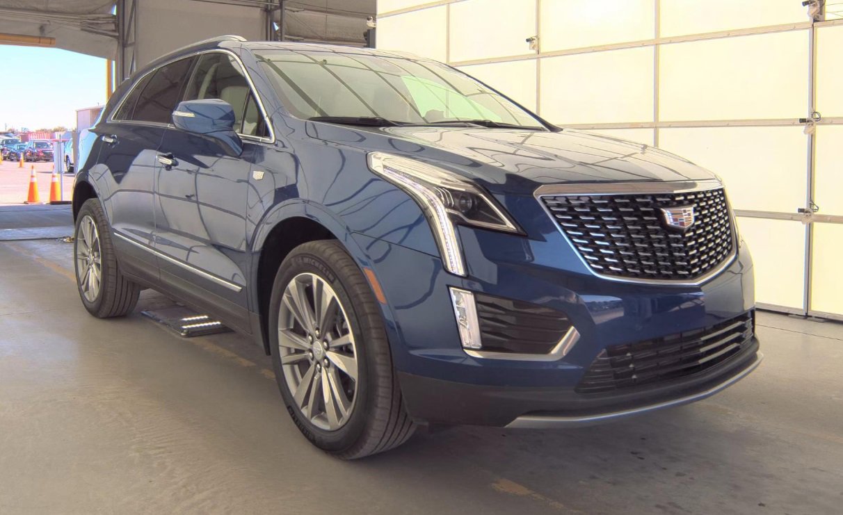 2025 Cadillac XT5 Premium Luxury photo 2