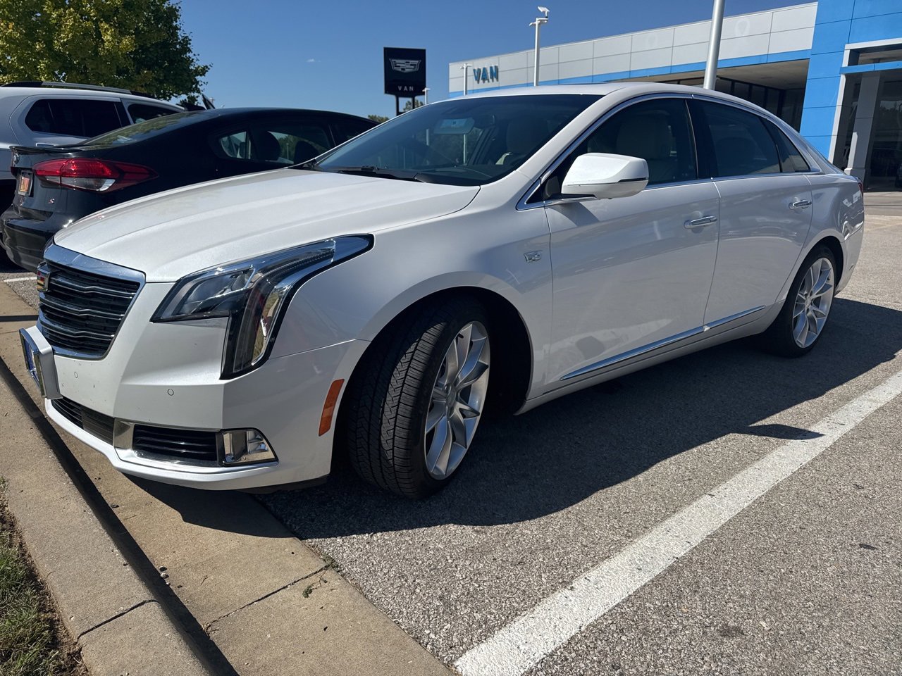 Used 2018 Cadillac XTS Premium Luxury with VIN 2G61R5S33J9175593 for sale in Kansas City
