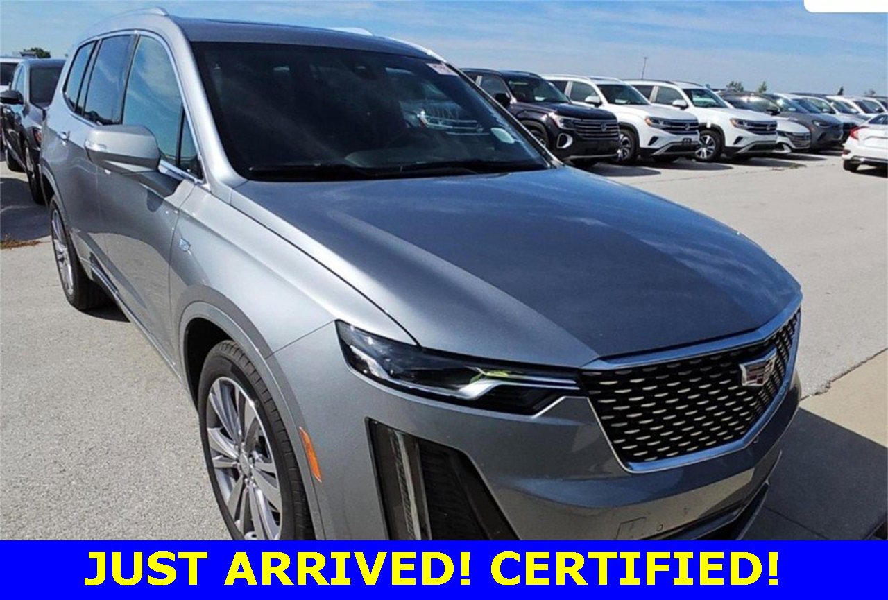 2025 Cadillac XT6 Premium Luxury photo 3