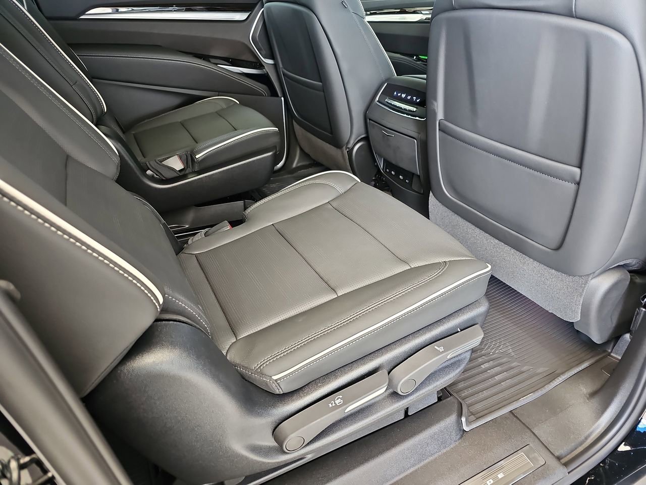 2026 Cadillac Escalade ESV Luxury - Photo 11
