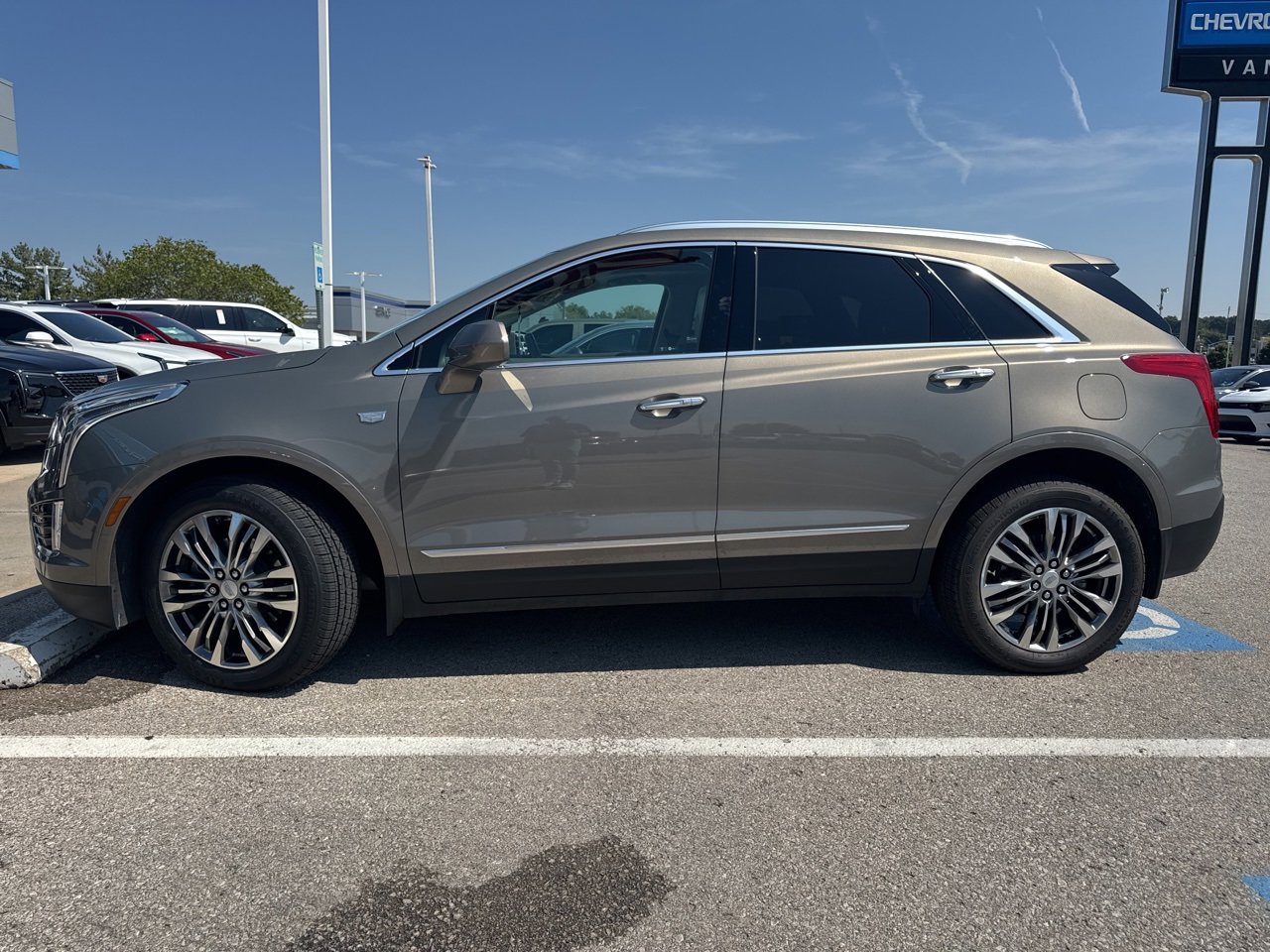 2018 Cadillac XT5 Premium Luxury photo 2