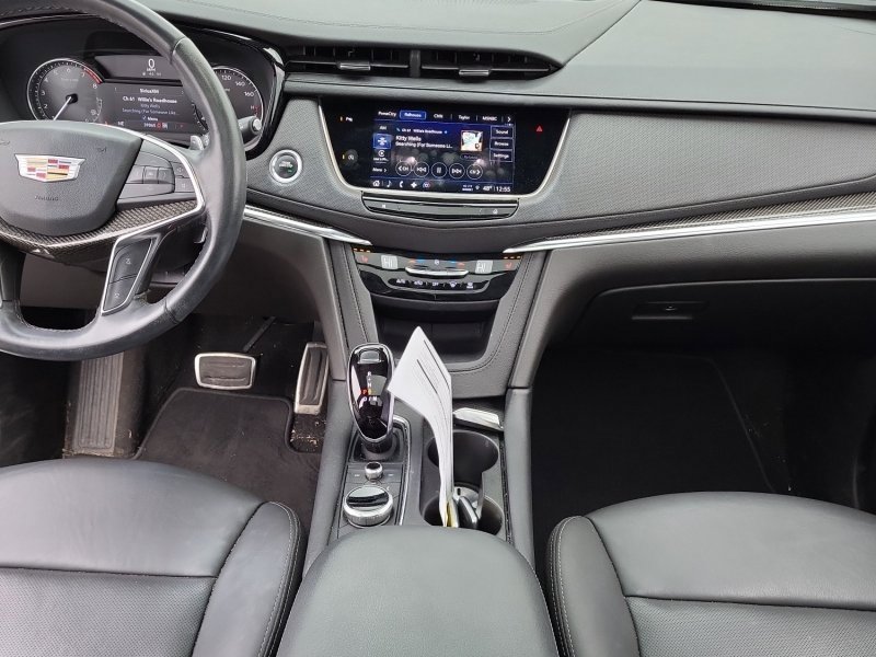 2022 Cadillac XT5 Sport photo 2