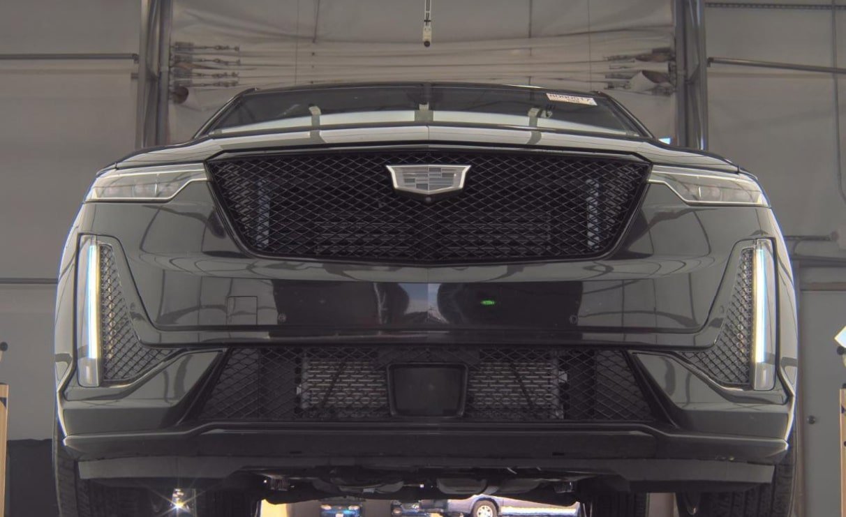 2023 Cadillac XT6 Sport photo 3