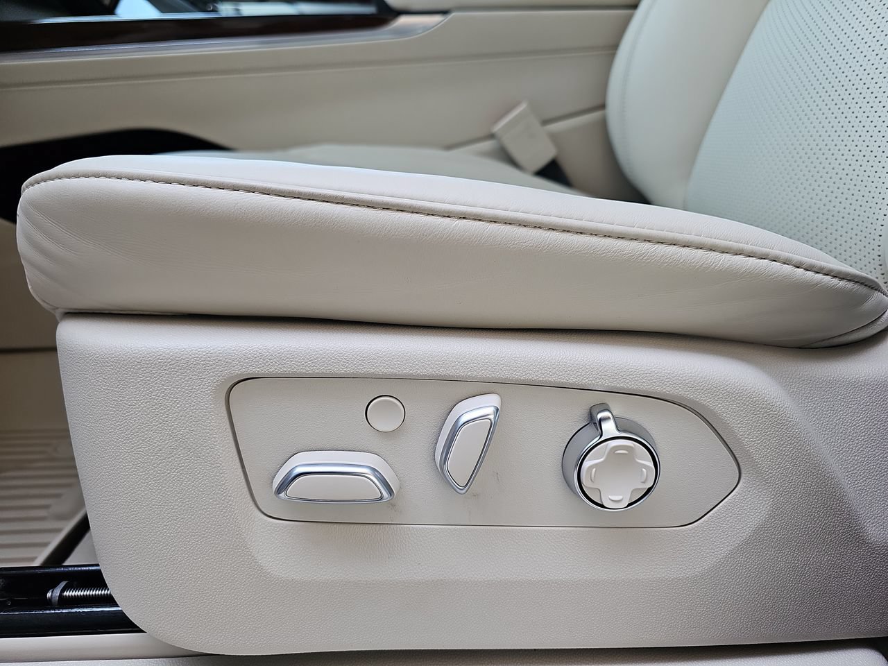 2026 Cadillac Escalade Platinum Sport - Photo 31