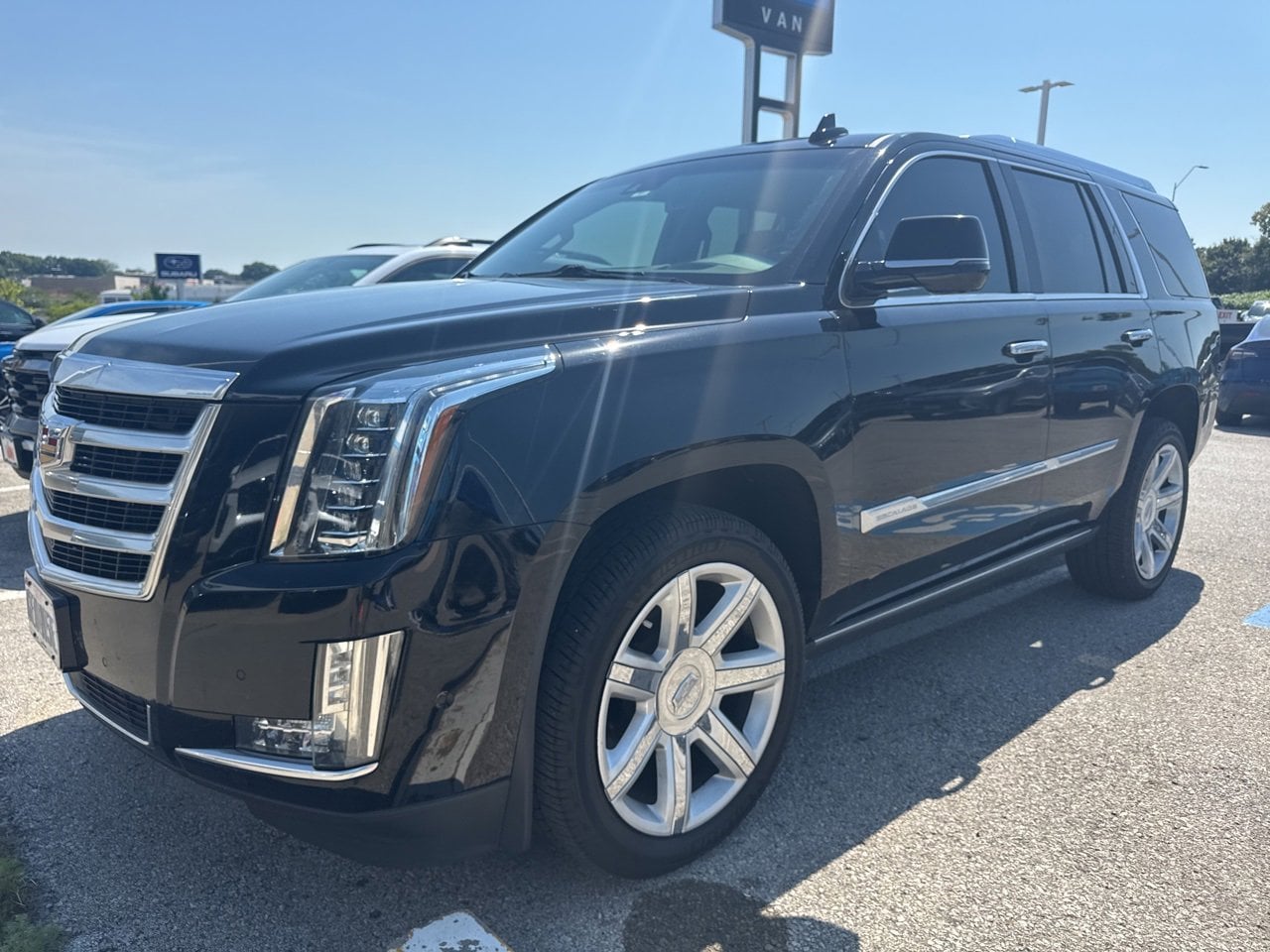 Used 2018 Cadillac Escalade Premium Luxury with VIN 1GYS4CKJ1JR130560 for sale in Kansas City