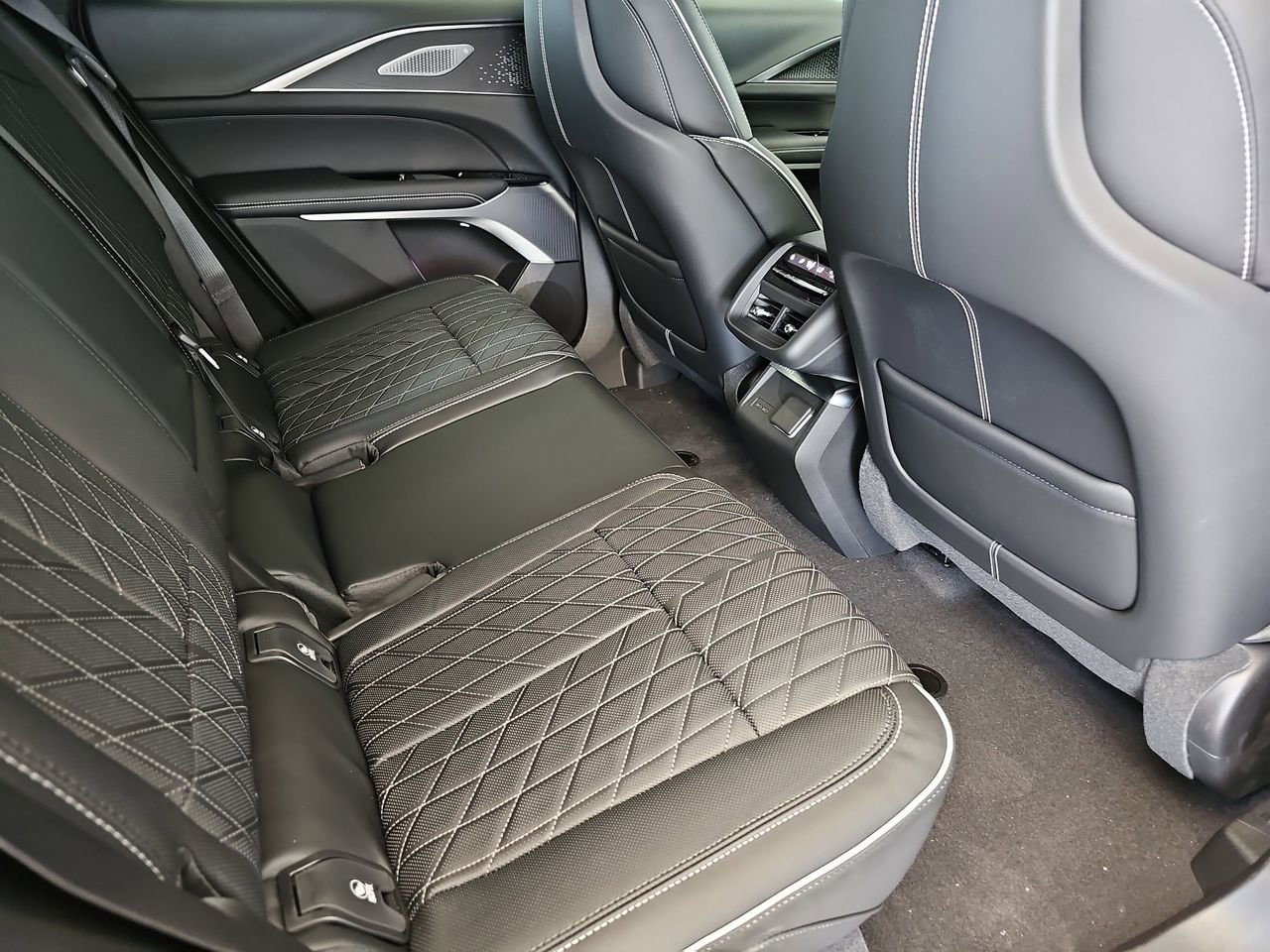 2026 Cadillac LYRIQ V Premium - Photo 11