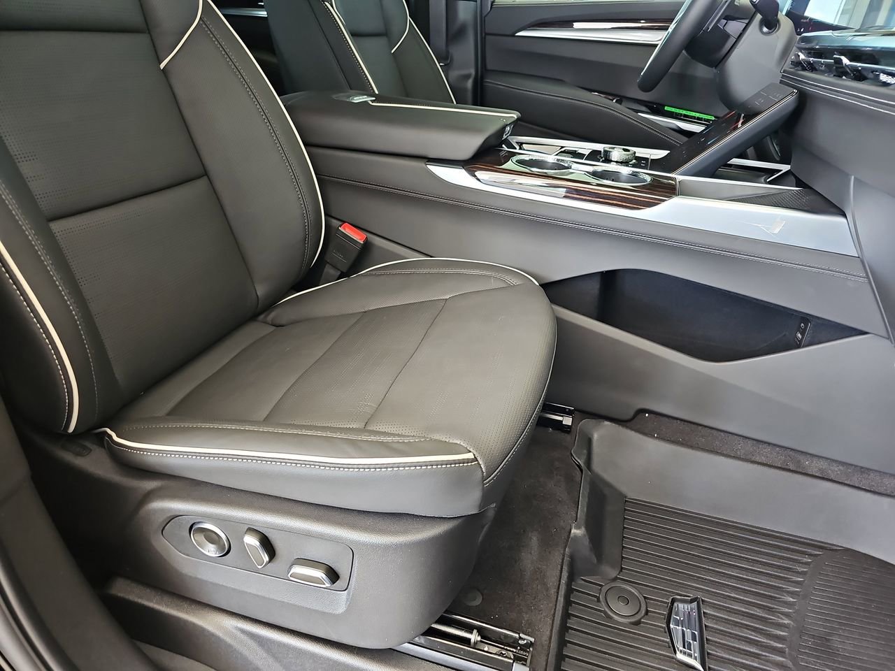 2026 Cadillac Escalade ESV Luxury - Photo 10