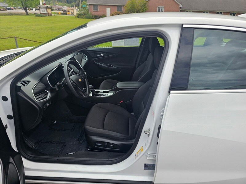 2023 Chevrolet Malibu 1LT photo 4