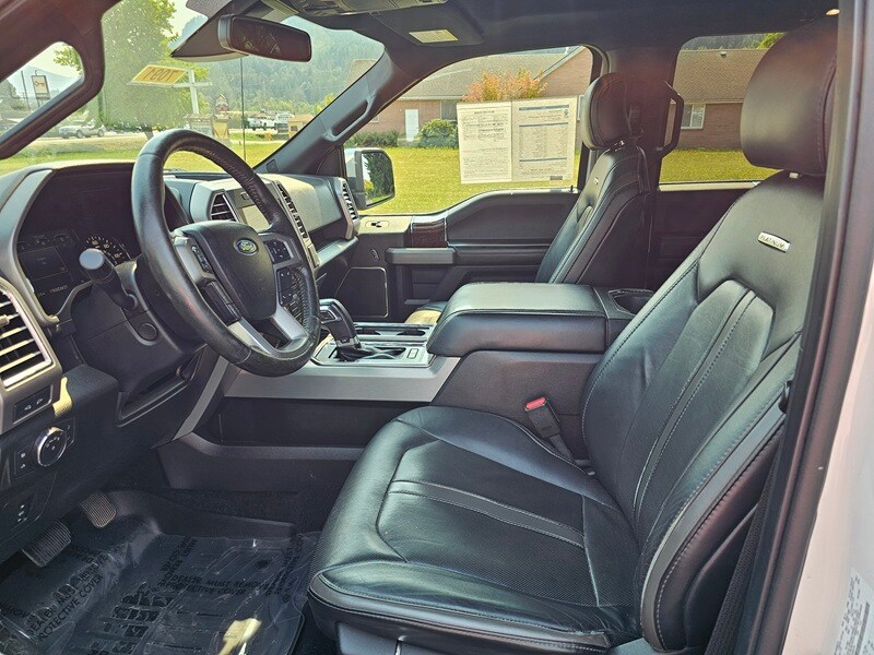 2016 Ford F-150 Platinum photo 2