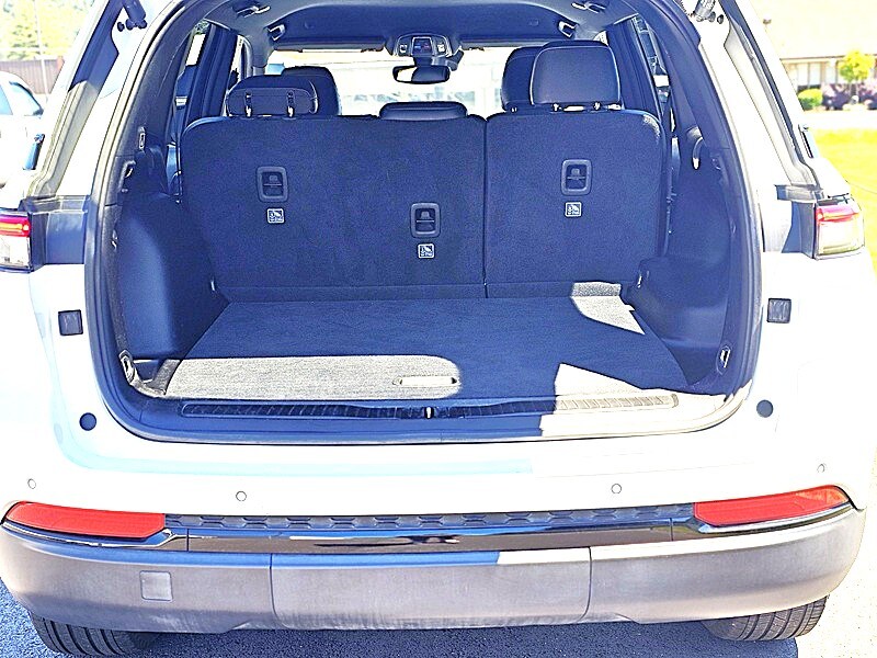 2024 Jeep Grand Cherokee Altitude photo 2