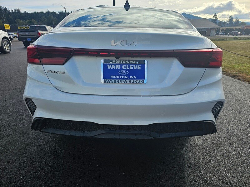 2024 Kia Forte LXS photo 3