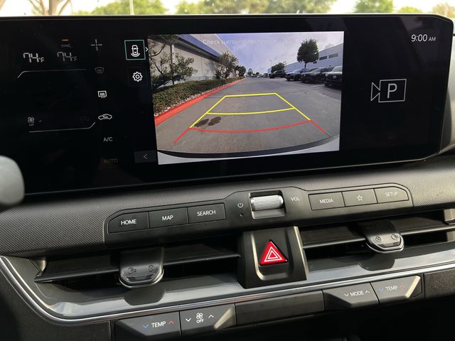 Used 2025 Snow White Pearl Kia EX image 18