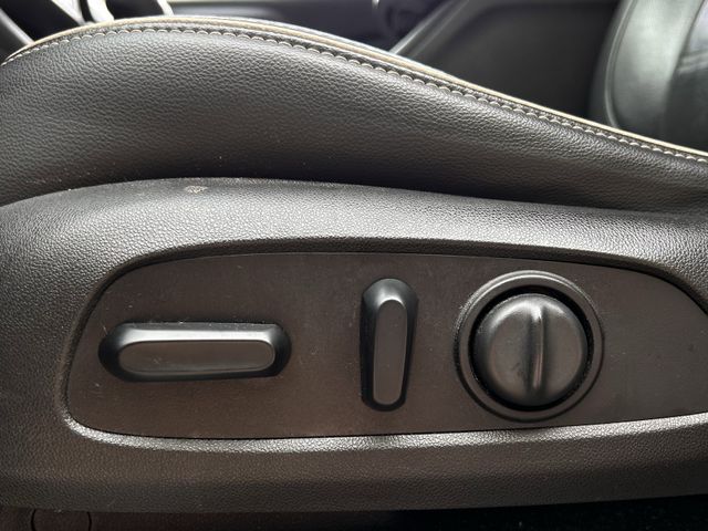 Used 2017 Iridium Metallic GMC Denali image 27