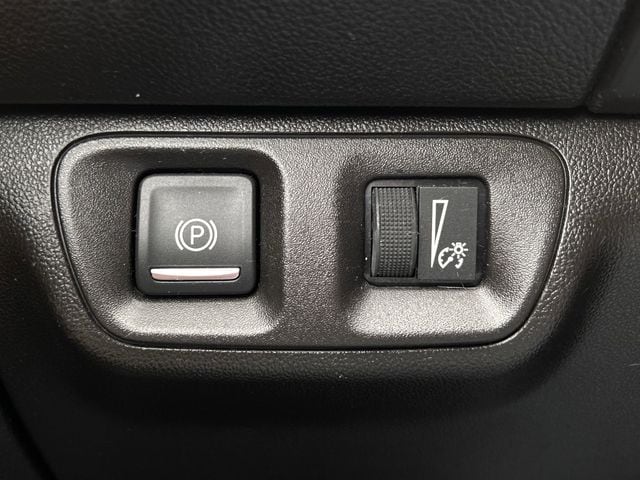 Used 2017 Iridium Metallic GMC Denali image 22