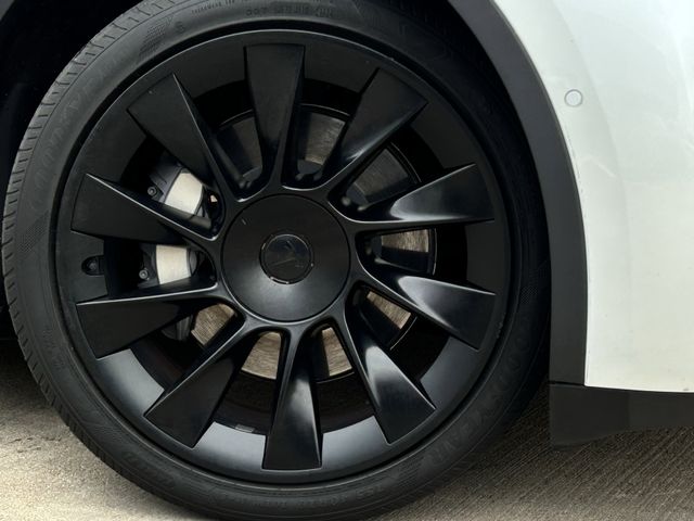 Used 2021 Pearl White Multi-Coat Tesla Long Range image 10