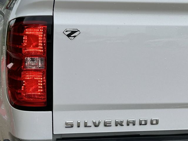 Used 2018 Summit White Chevrolet LT image 7