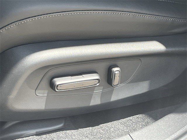 Used 2025 Platinum White Pearl Acura Base image 29